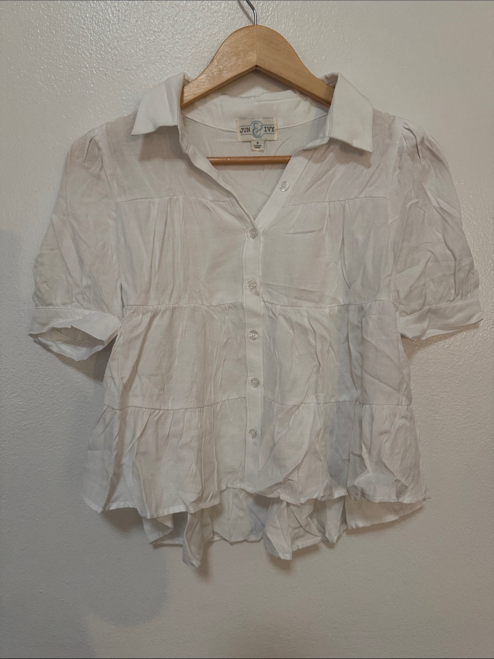 Jun & Ivy White Short-Sleeve Button-Front Peplum Blouse